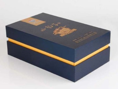 包裝盒定做廠家為您分析，為什么酒盒包裝覆膜后會出現(xiàn)顏色色差？