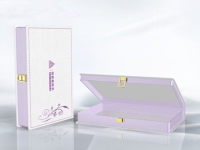 禮品包裝盒在進(jìn)行覆膜工藝時(shí)，有色差嗎？